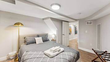 2 bedrooms, iron/ironing board, WiFi
