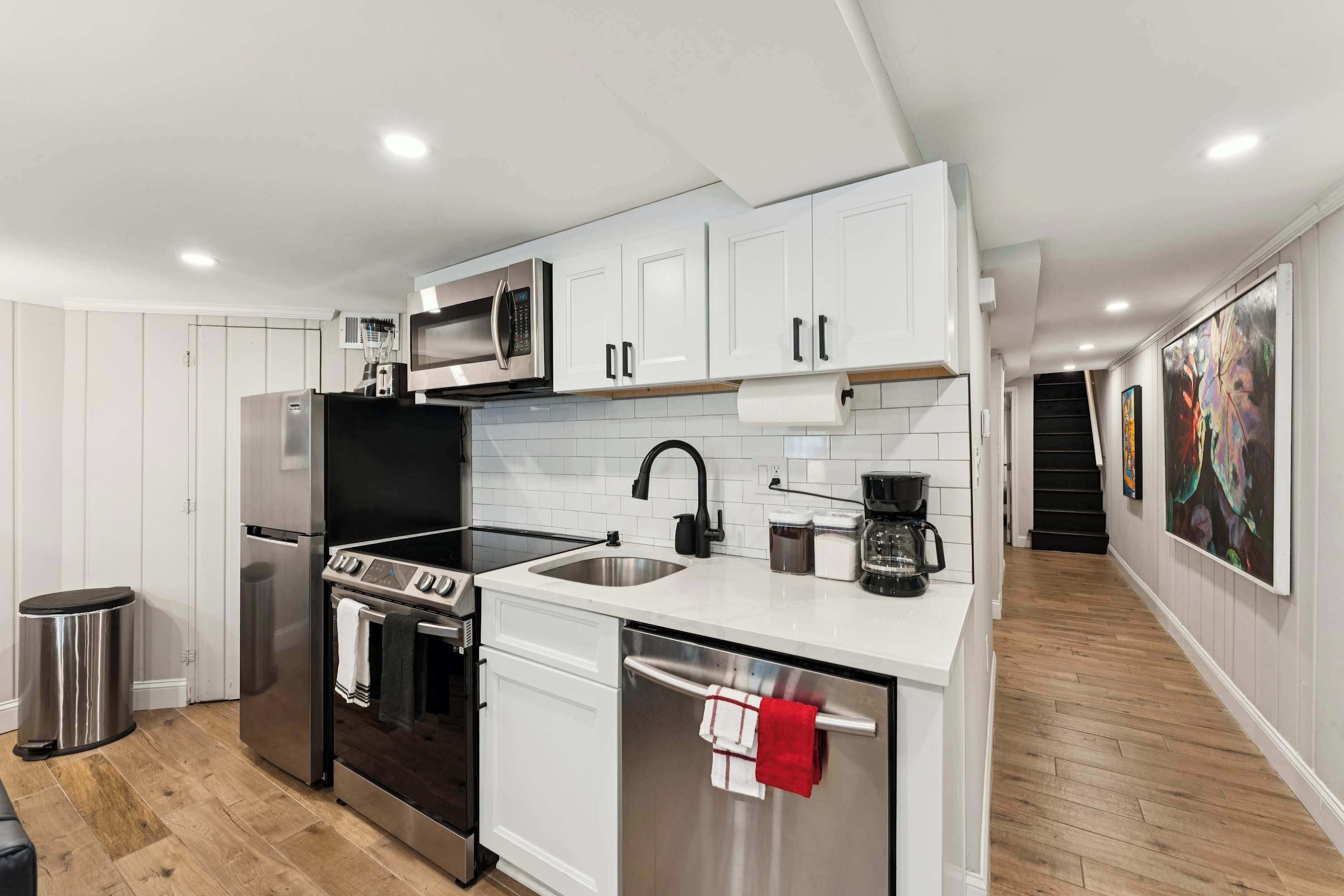 Fridge, microwave, stovetop, dishwasher