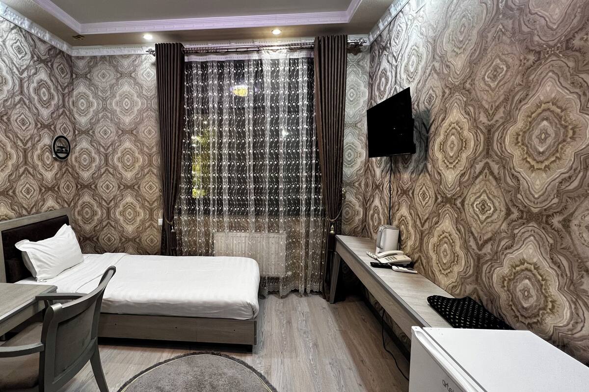 Habitación individual, vista a la ciudad | Escritorio y wifi gratis