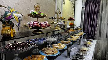 Free daily buffet breakfast