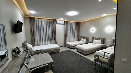 Diyor Hotel Margilon