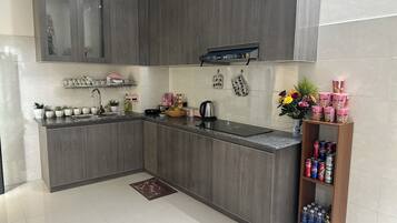 Fridge, microwave, stovetop, cookware/dishes/utensils