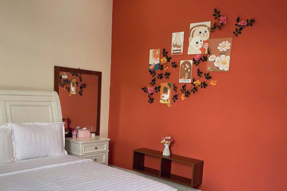 Superior Double Room, City View | Desk, free WiFi, bed sheets