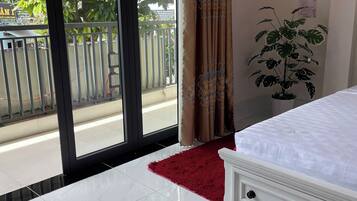 Desk, free WiFi, bed sheets