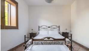 4 slaapkamers, een strijkplank/strijkijzer, wifi, beddengoed