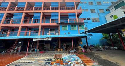 OYO 75596 The Sirisuk House