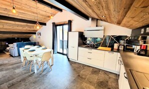 Microwave, dishwasher, cookware/dishes/utensils - Bright Apartment for 6 People (Les Gets)