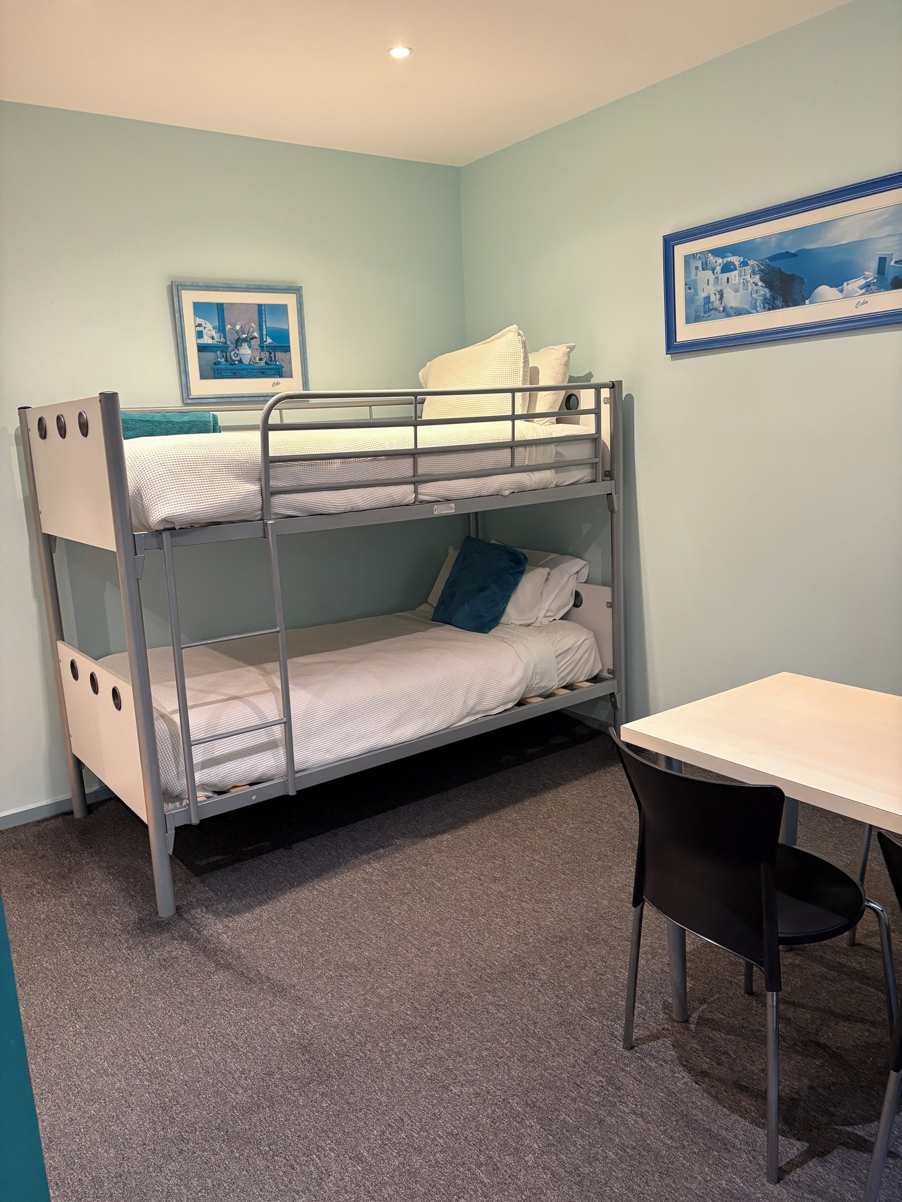 Schreibtisch, Bettwäsche, Rollstuhlgeeignet