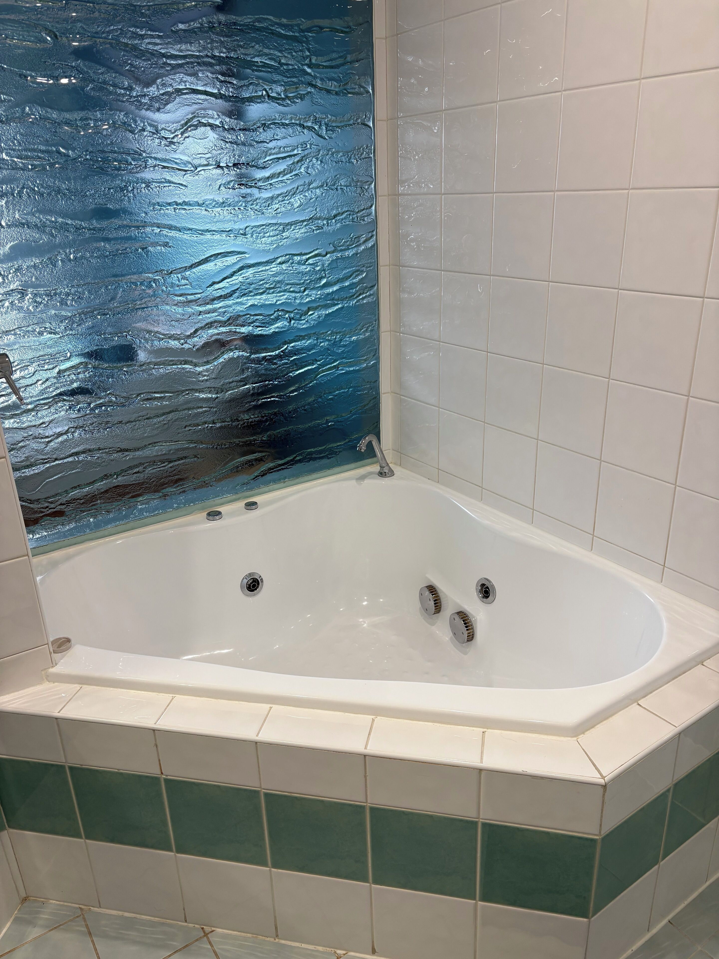 Whirlpool, Haartrockner, Handtücher, Seife