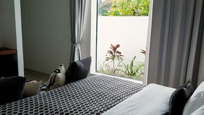 In-room safe, desk, laptop workspace, soundproofing