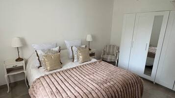 Iron/ironing board, internet, bed sheets