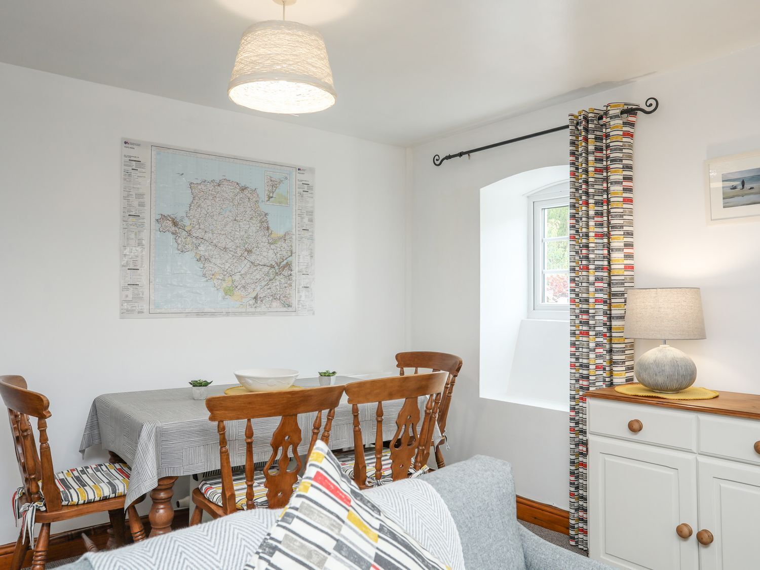 Bryn Bach, Pet Friendly, Character Holiday Cottage In Pentraeth - Anglesey
