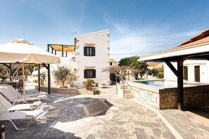 Outdoor pool - Tzivaeri, Lovely village house with ample outdoor area and plunge pool. (Chania)