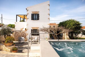Outdoor pool - Tzivaeri, Lovely village house with ample outdoor area and plunge pool. (Chania)