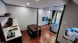 Standard-Stadtwohnung, Balkon, Stadtblick | Wohnbereich