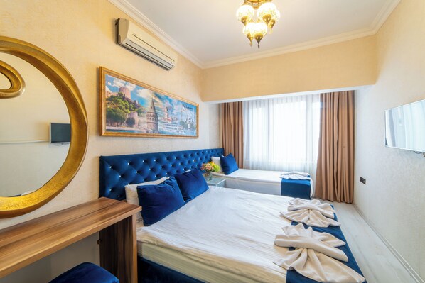 Standard Triple Room | Desk, free WiFi
