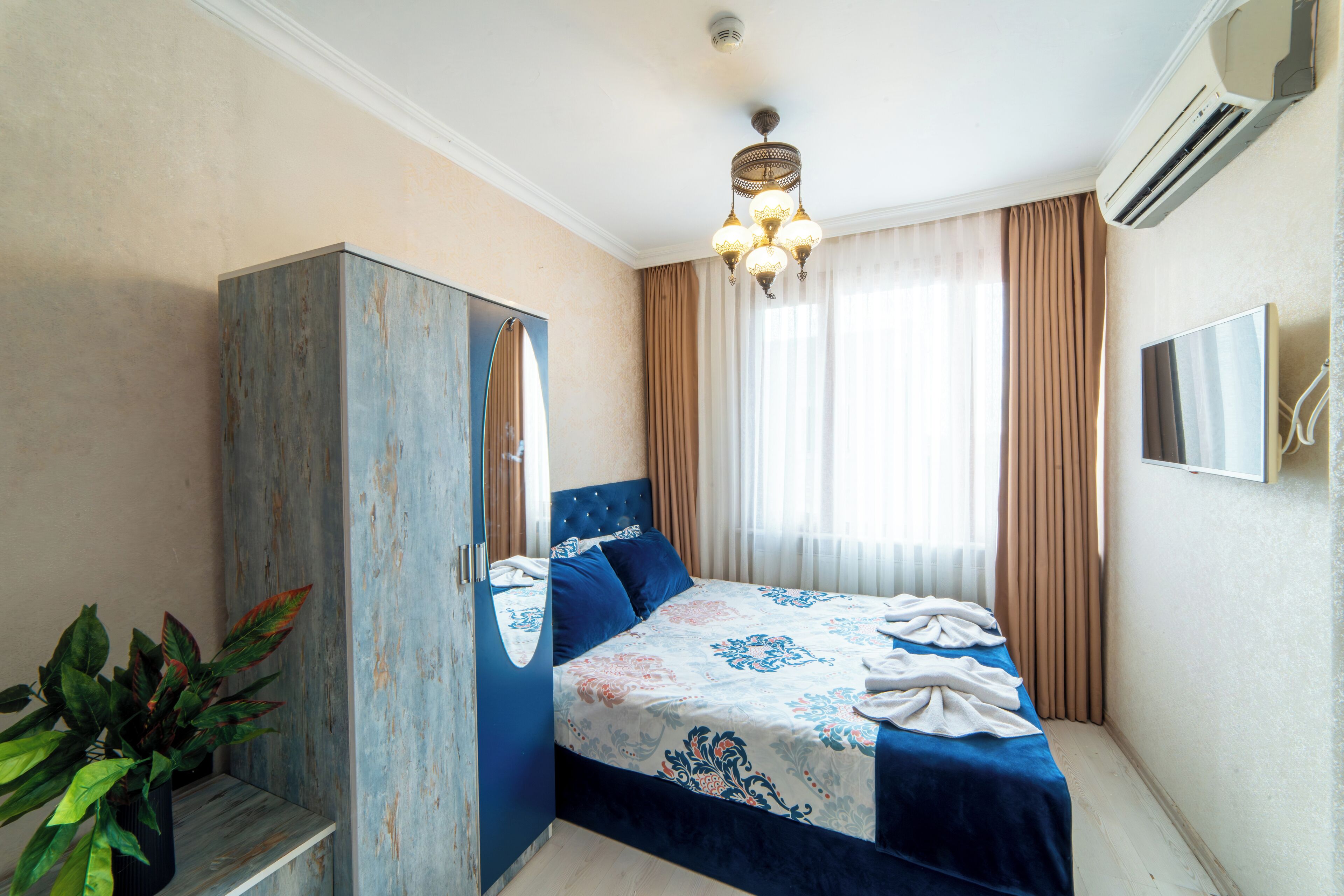 Habitación estándar, vista a la ciudad | Escritorio y wifi gratis 