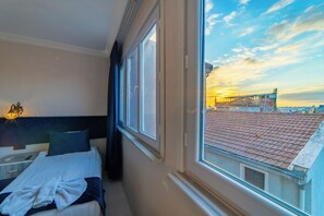 Habitación cuádruple familiar | Escritorio y wifi gratis