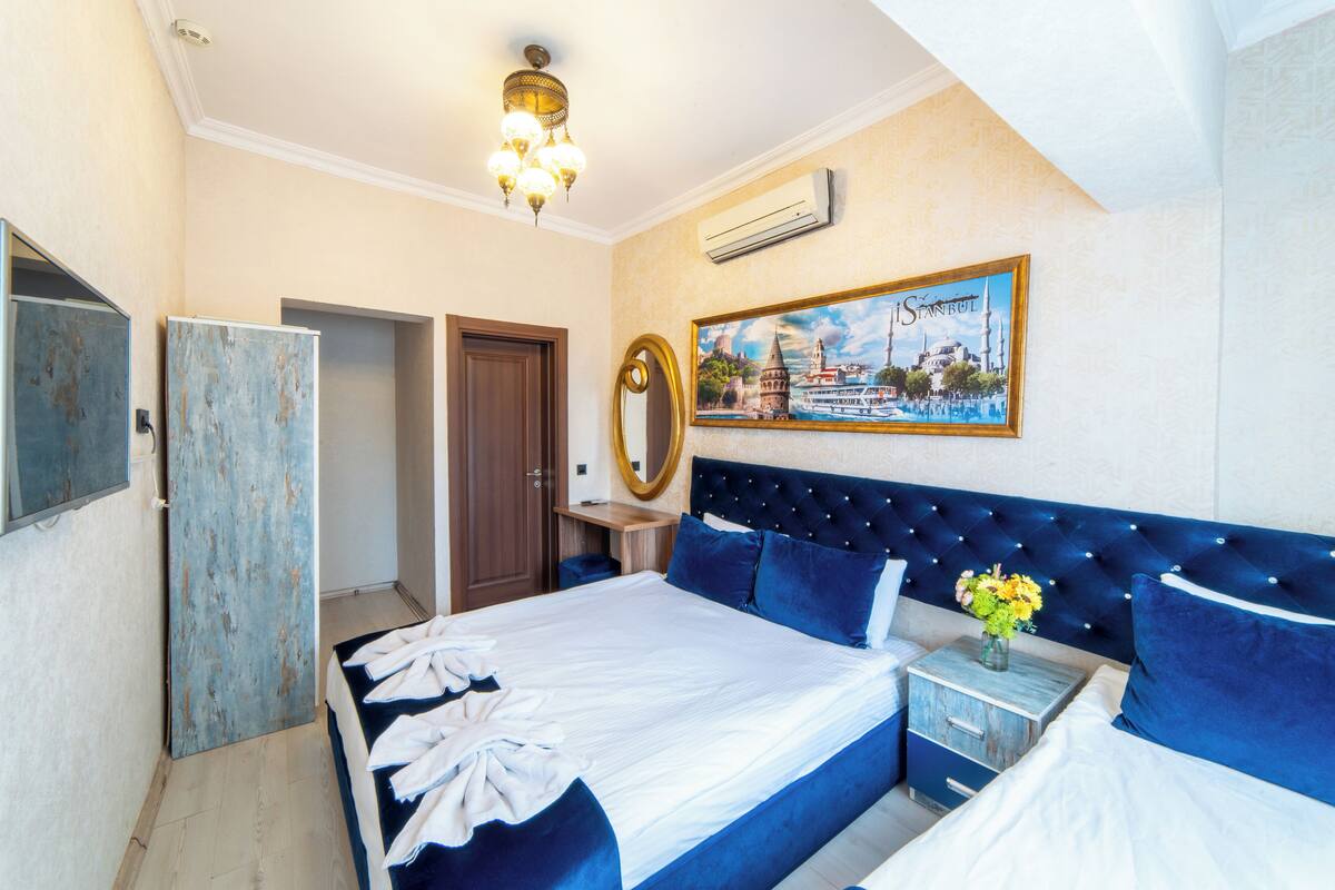 Standard Triple Room | Desk, free WiFi