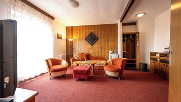 Suite, Patio, Hill View | Free WiFi