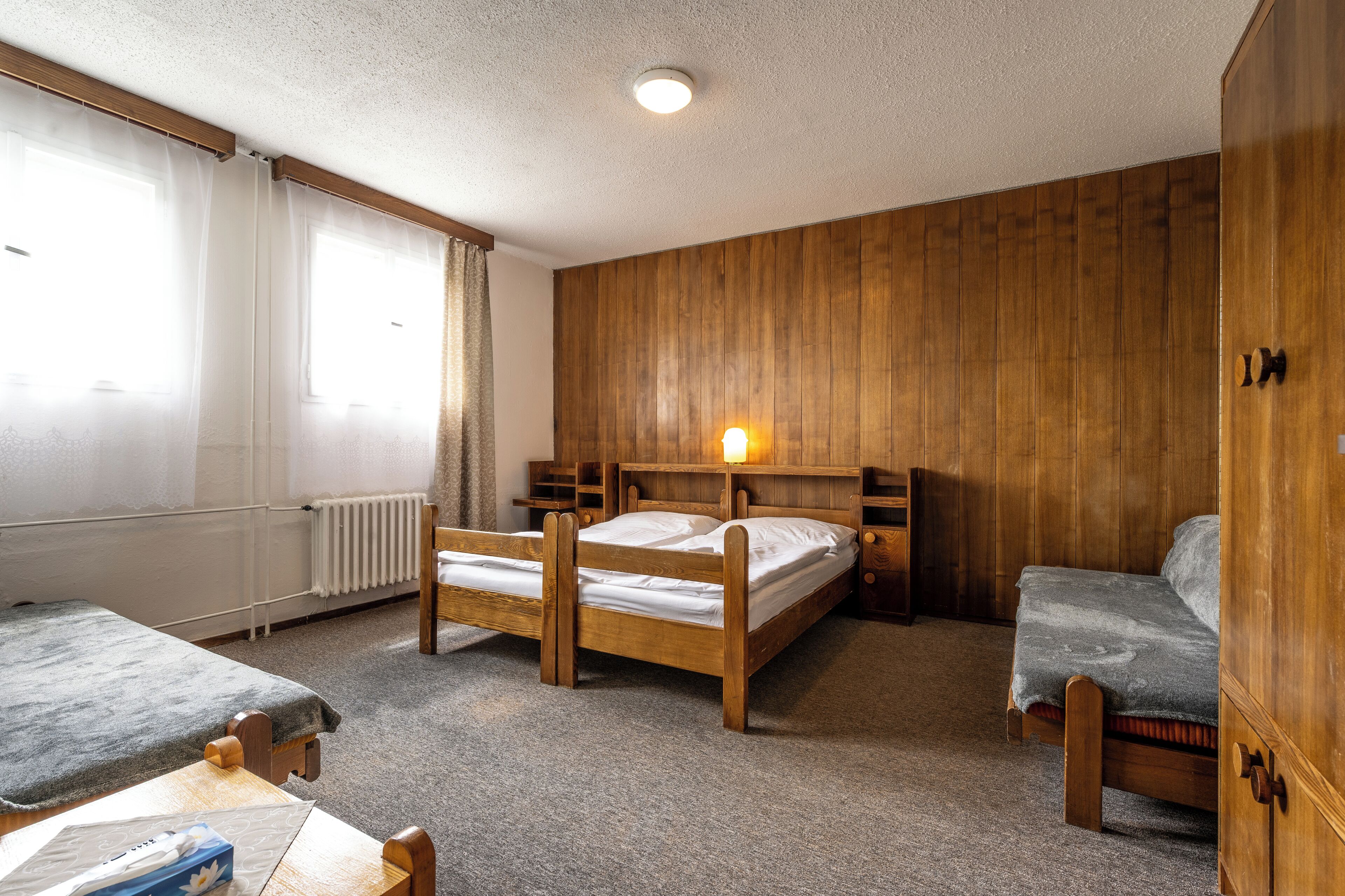 Family Double Room | Cribs/infant beds, free WiFi, bed sheets