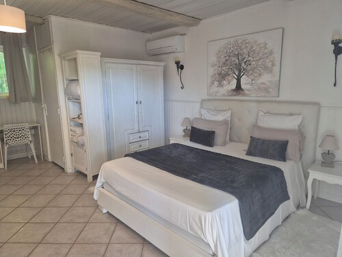 Tremendous studio with AC in charming Crest