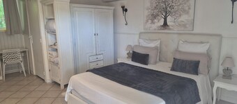 Tremendous studio with AC in charming Crest