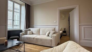 Télévision, chaîne hi-fi