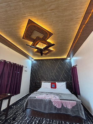 Deluxe Room | Rollaway beds, free WiFi, bed sheets