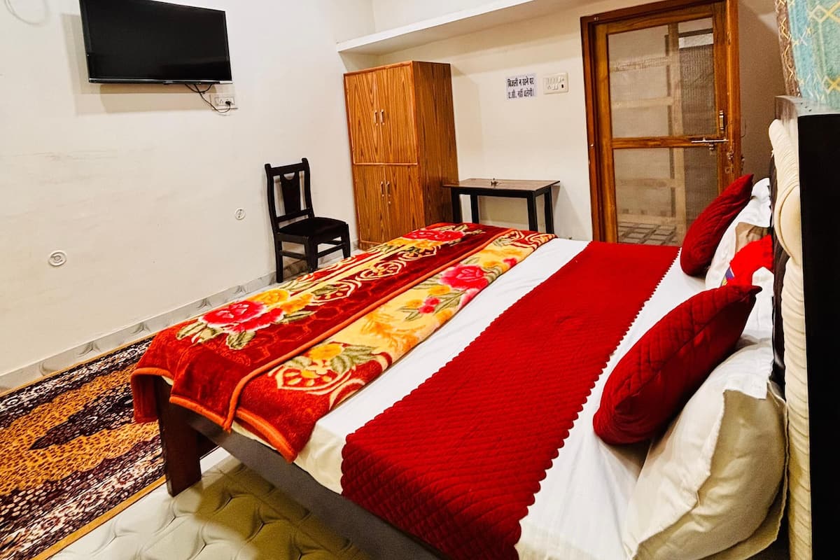 Triple Room | Rollaway beds, free WiFi, bed sheets