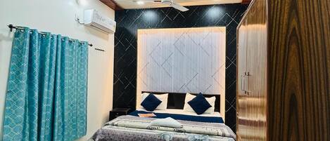 Deluxe Room | Rollaway beds, free WiFi, bed sheets