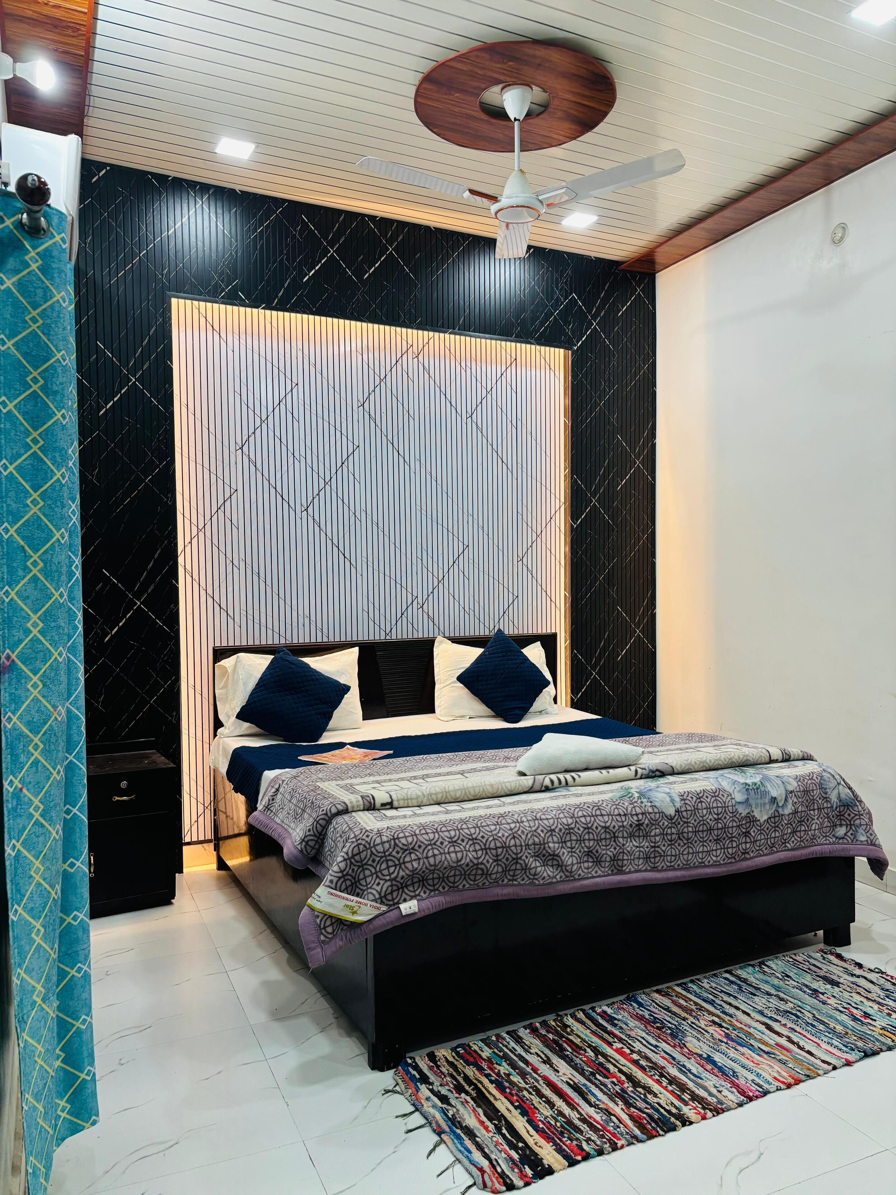 Deluxe Room | Rollaway beds, free WiFi, bed sheets