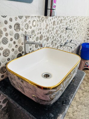 Shower, towels, soap, shampoo