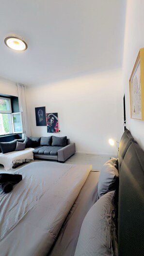 Basic Apartment | Iron/ironing board