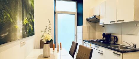 Leilighet – basic | Eget kjøkken | Kjøleskap, mikrobølgeovn, ovn og kokeplater