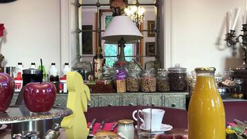Free daily continental breakfast