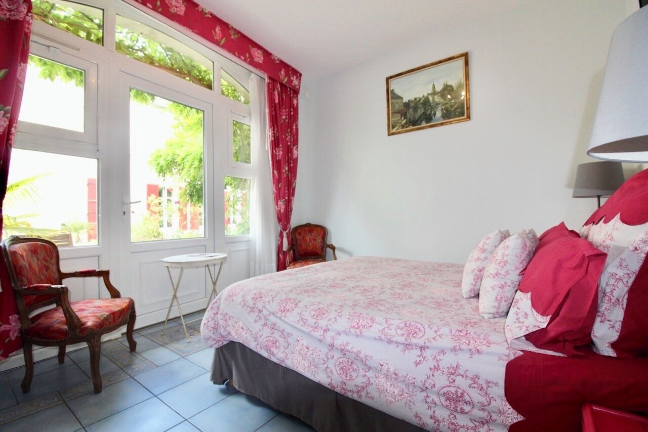 Double Room, Courtyard View | In-room safe, free WiFi