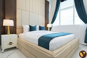 Apartamento de lujo, balcón, vistas a la ciudad | Tabla de planchar con plancha, cunas (de pago), wifi gratis