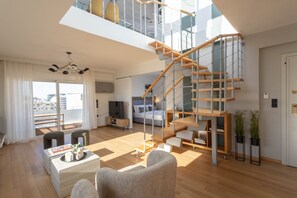 Apartment | 3 bedrooms - Acropolis Sky Retreat Jacuzzi 3BR Maisonette (Athens)