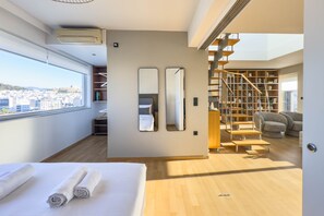House | 3 bedrooms - Acropolis Sky Retreat Jacuzzi 3BR Maisonette (Athens)