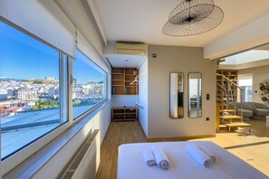 Apartment | 3 bedrooms - Acropolis Sky Retreat Jacuzzi 3BR Maisonette (Athens)