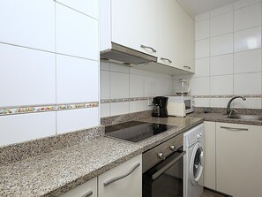 Fridge, microwave, oven, stovetop - Diamond 2Escape – Frente al mar para 2 personas (Lloret de Mar)