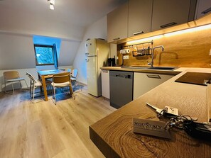 Kühlschrank, Mikrowelle, Geschirrspüler