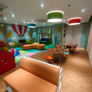 Children's area - Cozy Iloilo City Condo With Shared Pool and Fitness Center (Iloilo)