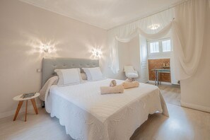 1 slaapkamer, een strijkplank/strijkijzer, wifi