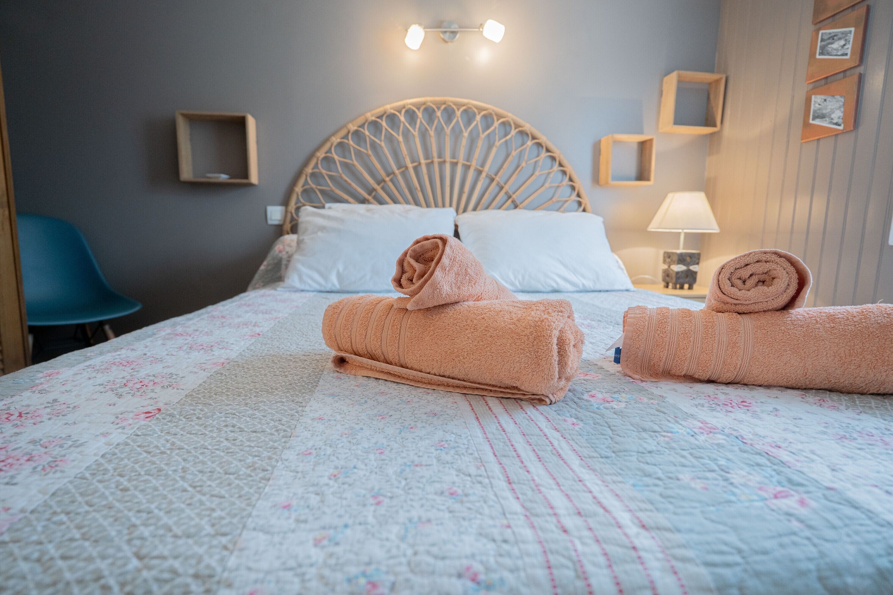 1 slaapkamer, een strijkplank/strijkijzer, wifi