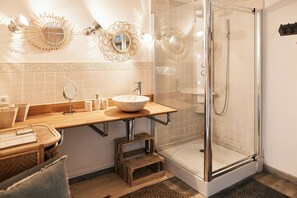 Family Cottage, 2 Bedrooms, Garden View | Bathroom shower