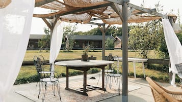 Familie-småhus, 2 soverom, hageutsikt | Eksteriør