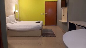 Kamar Deluks, balkon, pemandangan kota | Meja kerja, ruang kerja ramah laptop, dan setrika/meja setrika