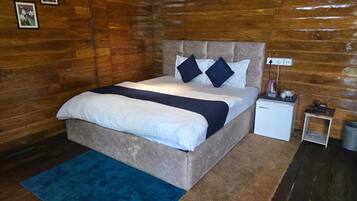 Classic-Zimmer | Schreibtisch, laptopgeeigneter Arbeitsplatz, Bügeleisen/Bügelbrett